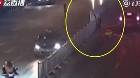 吃瓜群众遭车祸是真的吗,是意外还是另有隐情?